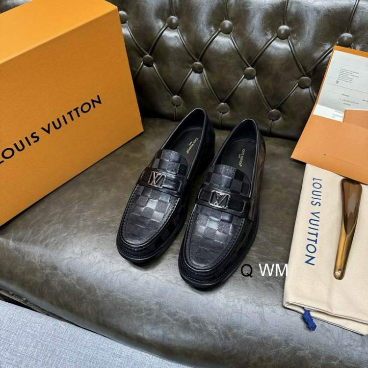 Picture of Louis Vuitton Shoes _SKULVsz39-44WM060613305